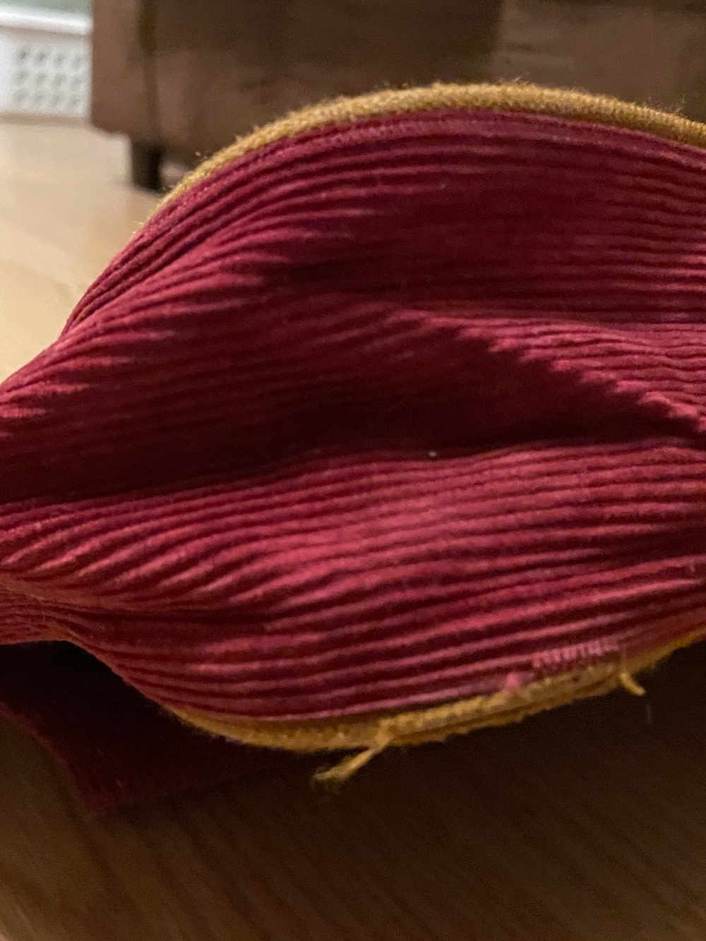 Vintage Levi's Burgundy Red Corduroy Messenger Bag with Adjustable Strap - Picture 5 of 9